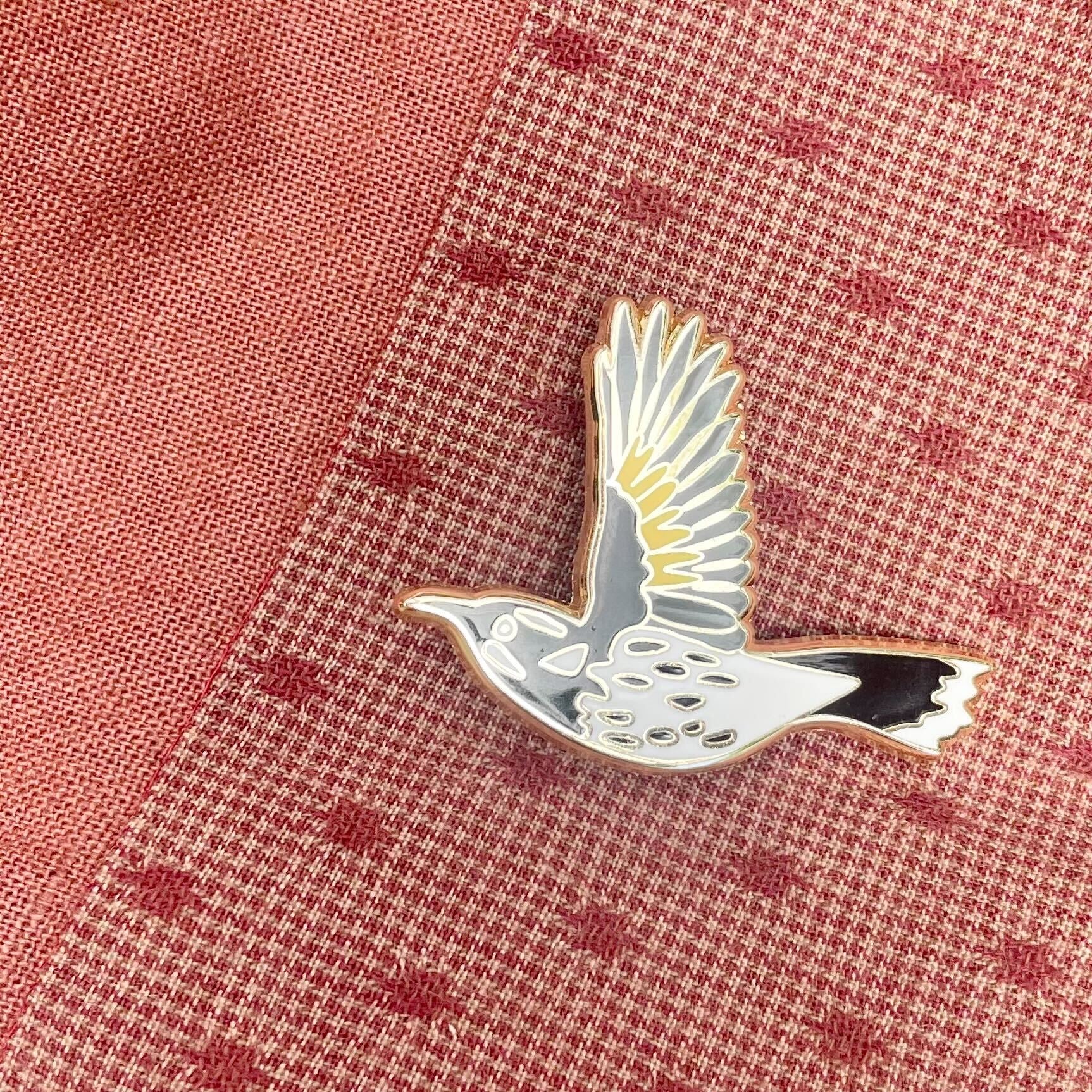 New Holland Honeyeater in Flight Enamel Pin